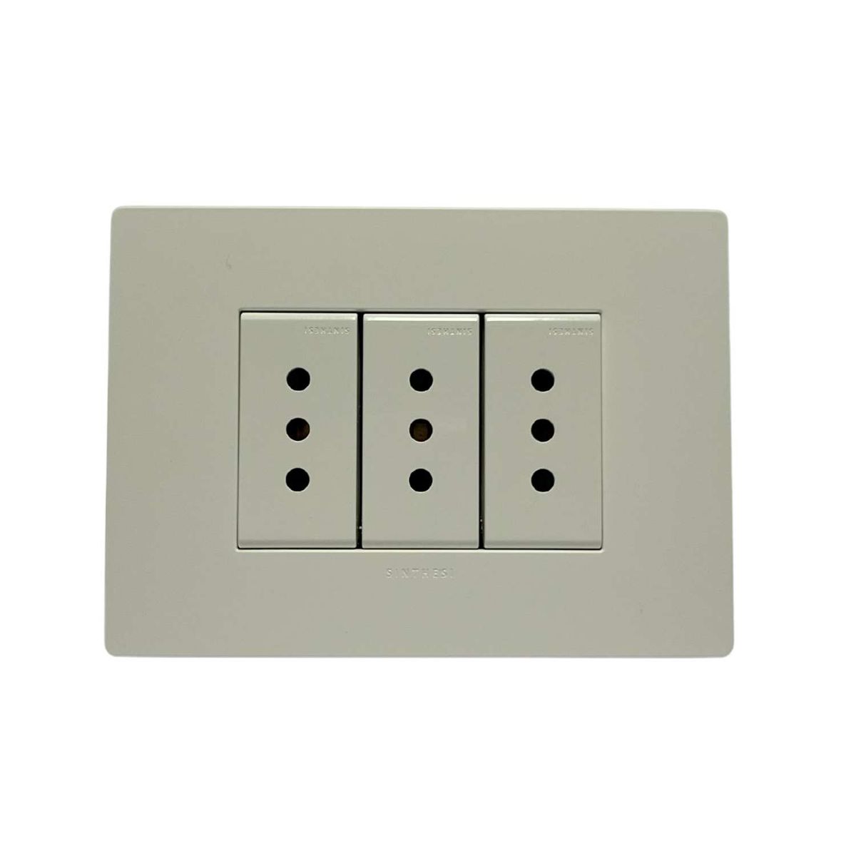 SINTHESI - Enchufe triplex 10A armado S32 blanco