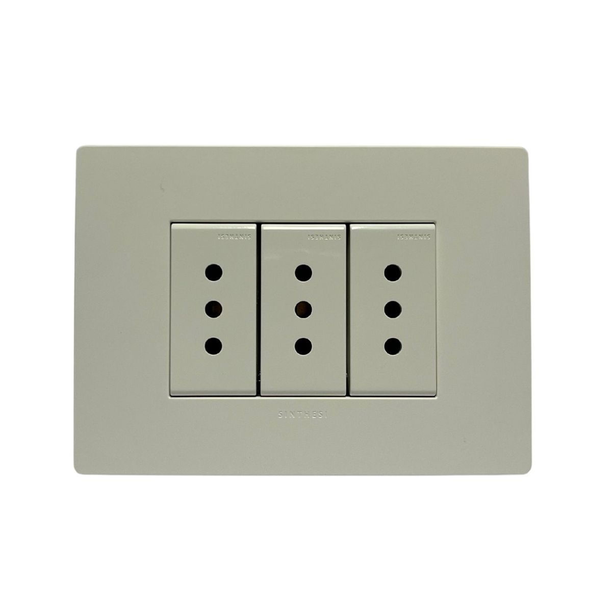 SINTHESI - Enchufe triple 10A armado S32 blanco