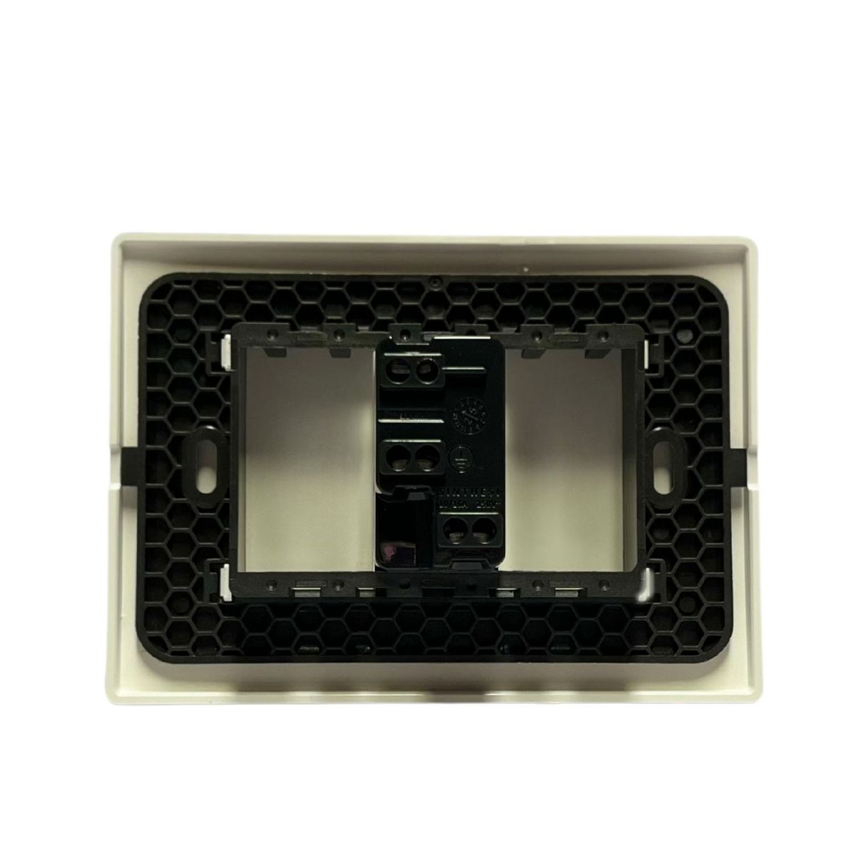 SINTHESI - Enchufe simple 10A armado S32 blanco