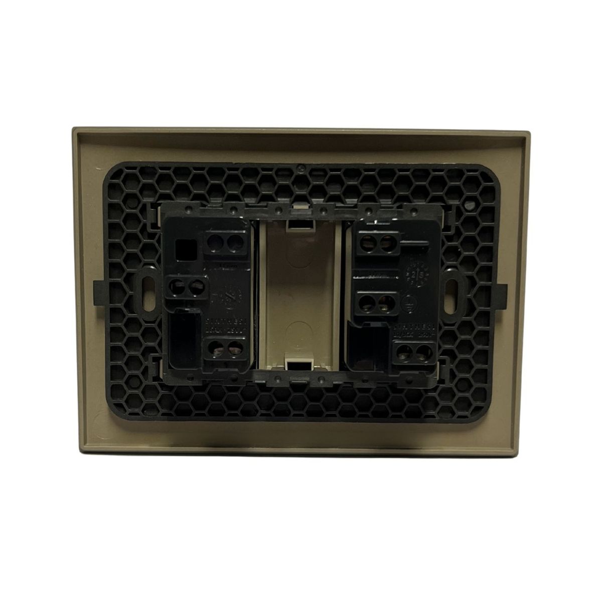 SINTHESI - Interruptor 9/12 + enchufe 10A armado S44 arena