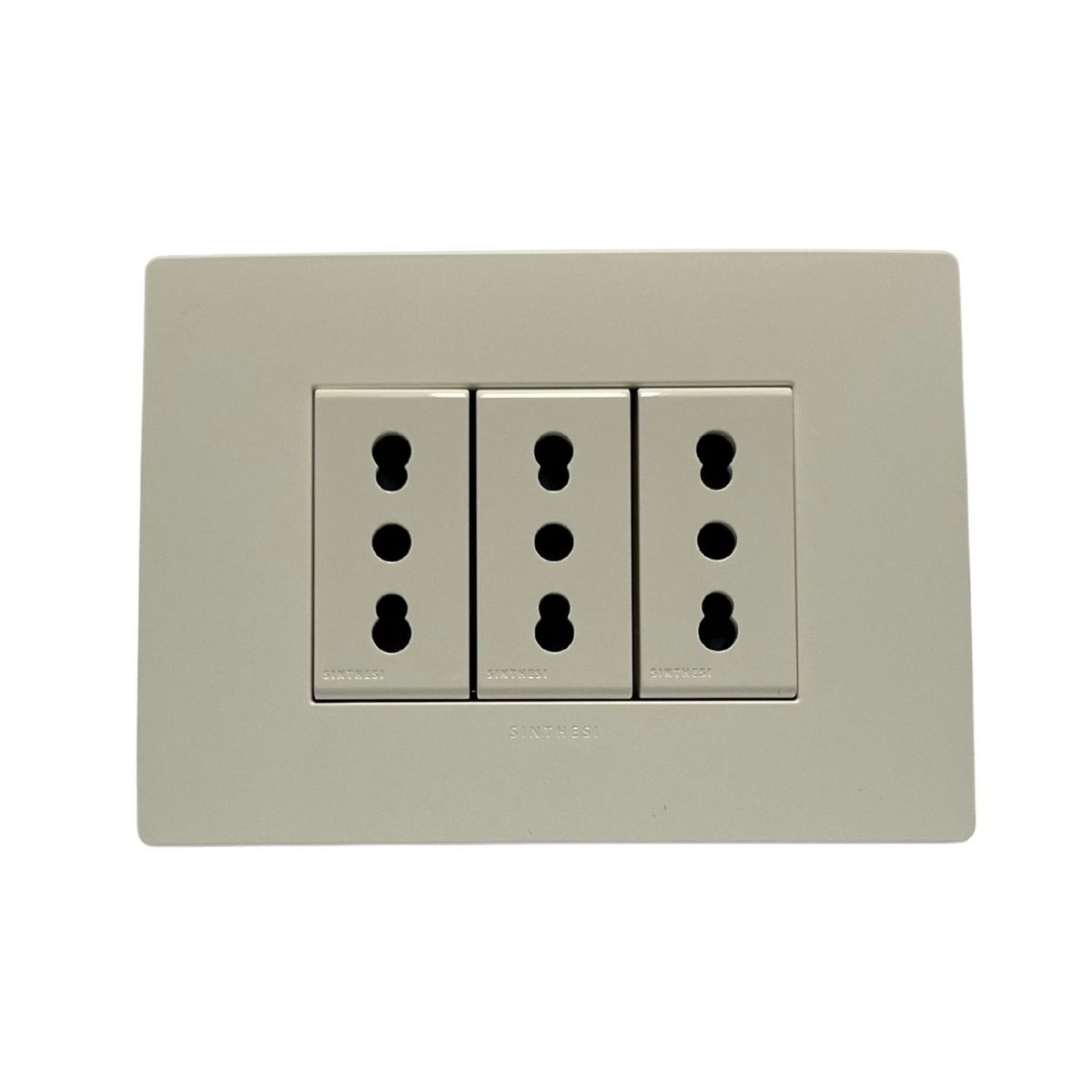 SINTHESI - Enchufe triple 10/16A armado S32 blanco
