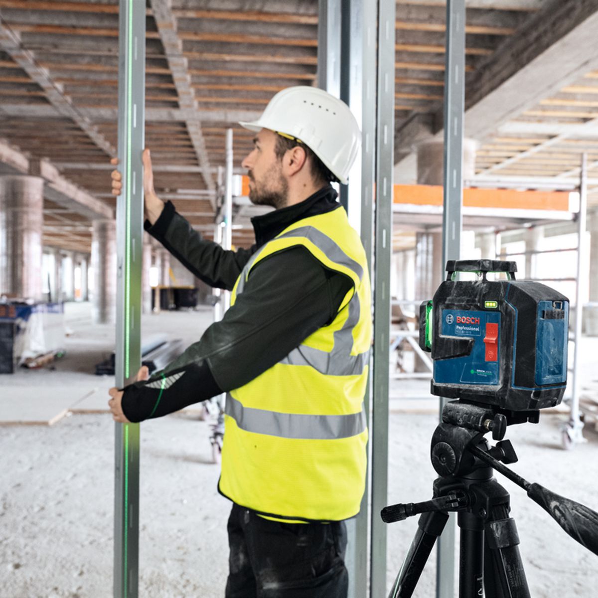 BOSCH - Nivel láser de líneas verdes Bosch GLL 80-33 G 160m