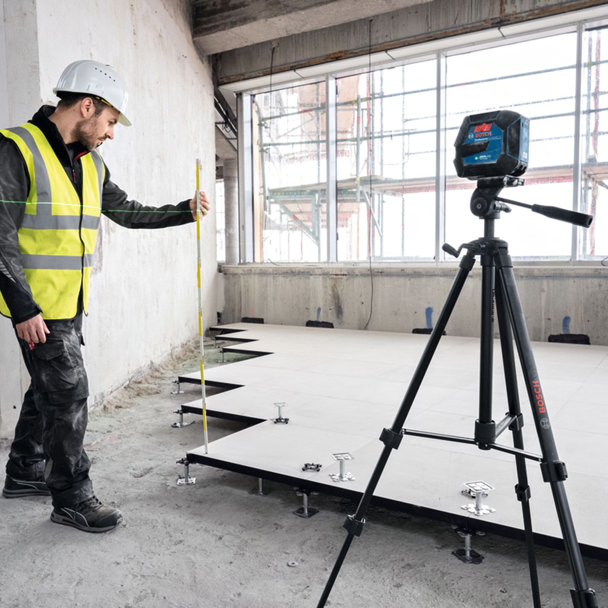 BOSCH - Nivel láser de líneas verdes Bosch GLL 20-22 G