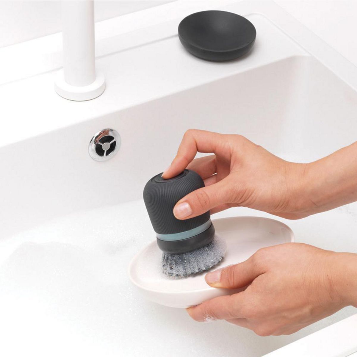 BRABANTIA - Cepillo para platos con dispensador gris