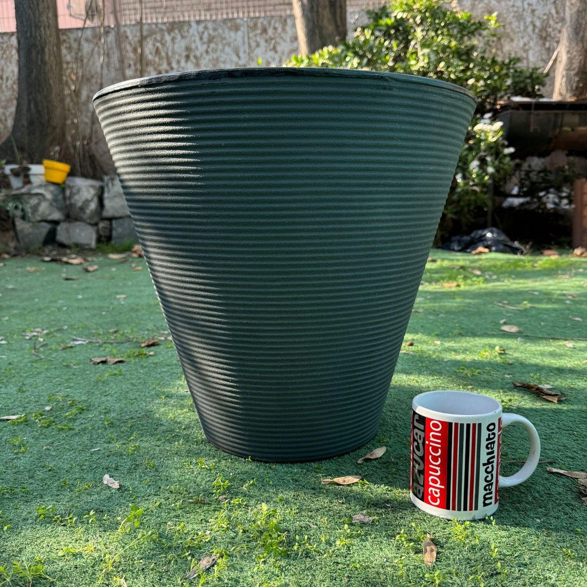 POTTERY - Macetero Grande de Polietileno 40.6x38.3 cm Plata