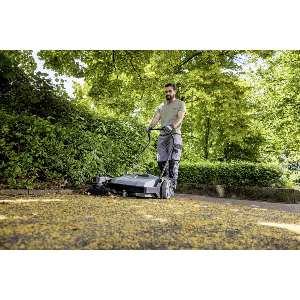 KARCHER - Barredora Profesional de 32 litros 1 Cepillo de alto rendimiento