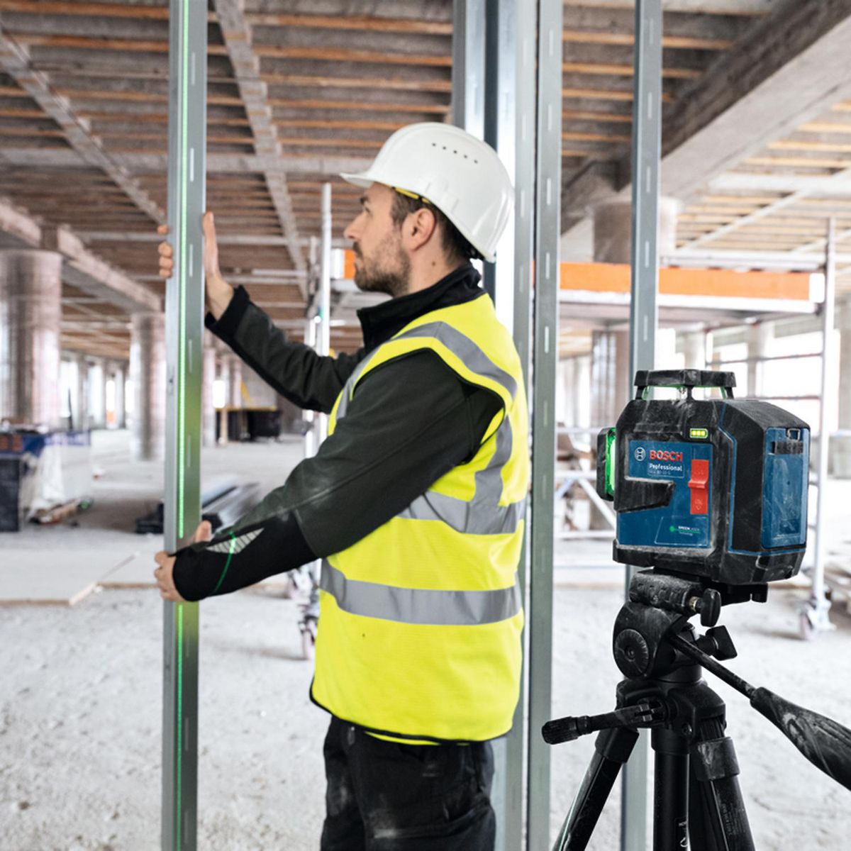 BOSCH - Nivel láser de líneas verdes GLL 80-33 G LI 120m