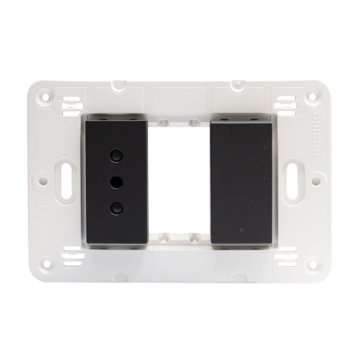 BTICINO - Tomacorriente 10A + 10/16A Black Semi Armado Matixgo