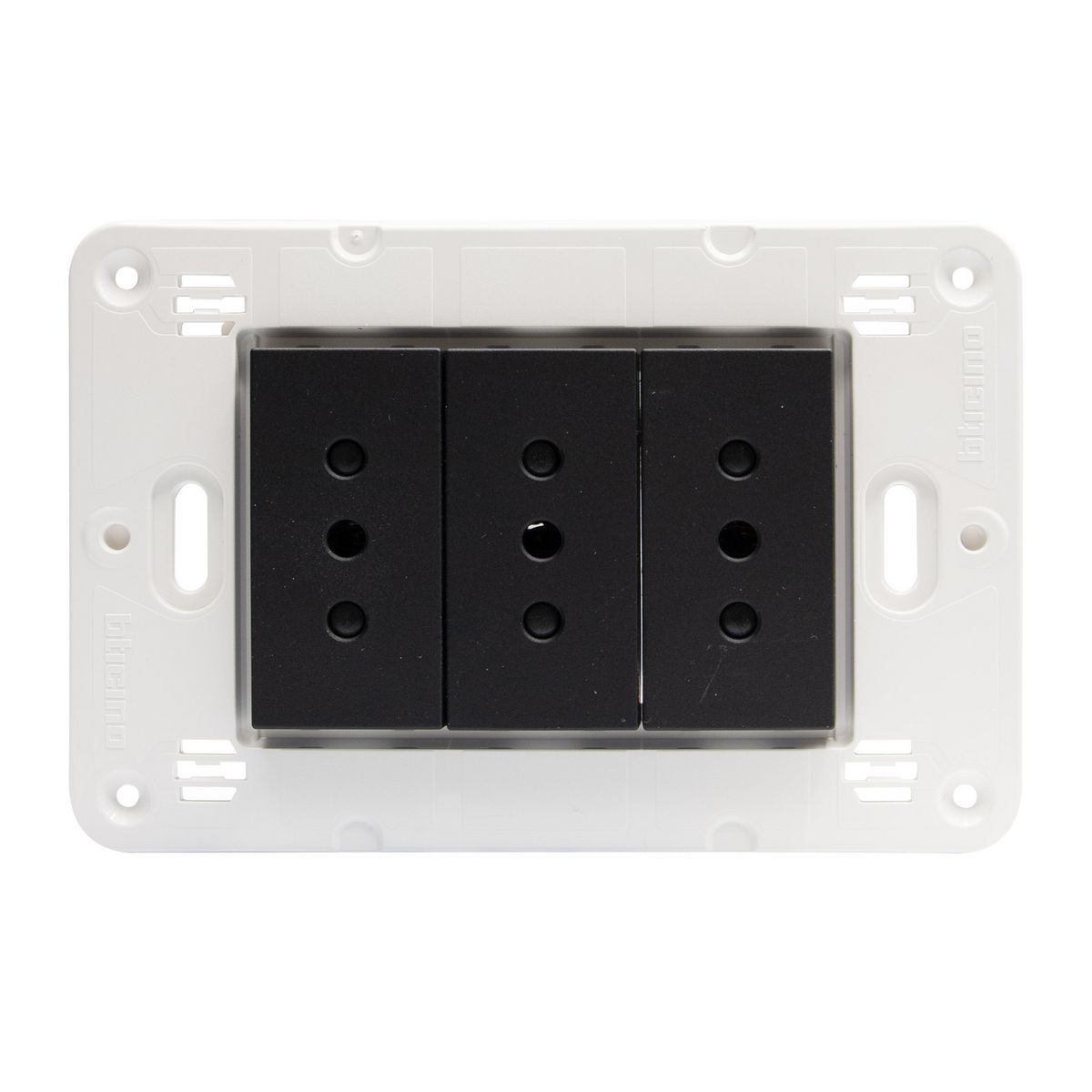 BTICINO - Tomacorriente Triple 10A Black Semi Armado Matixgo