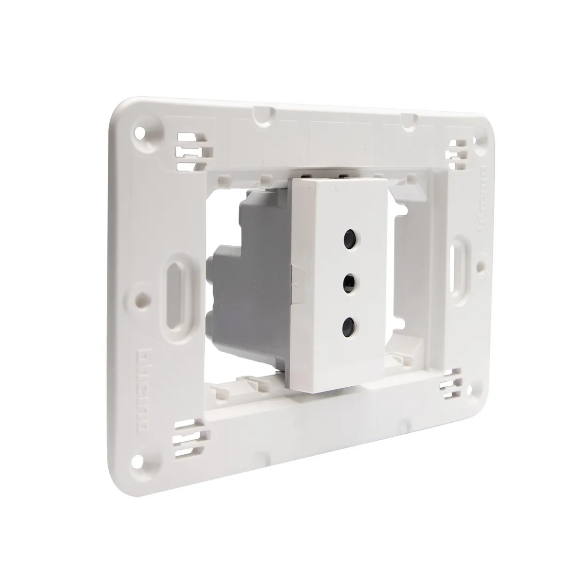 BTICINO - Tomacorriente Simple 10A Blanco Semi Armado Matixgo