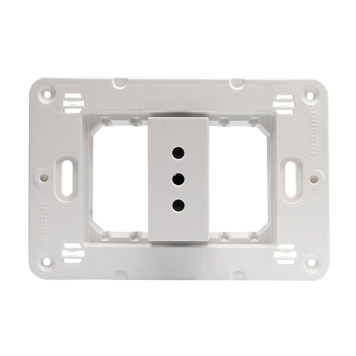 BTICINO - Tomacorriente Simple 10A Blanco Semi Armado Matixgo
