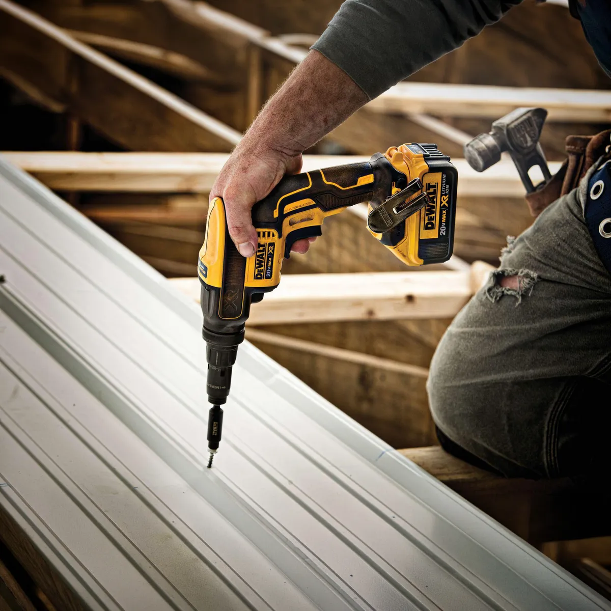 DEWALT - Kit Atornillador Drywall + 2 Baterías 2AH + Cargador