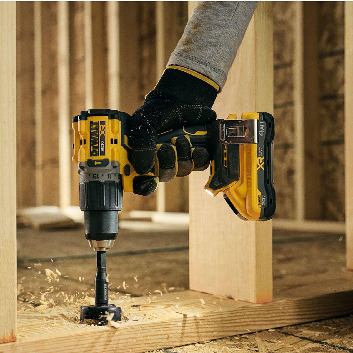 Kit Taladro Percutor 1/2" 20V + 2 Baterías + Cargador + Set de 37 Accesorios, marca DEWALT - Foto 2