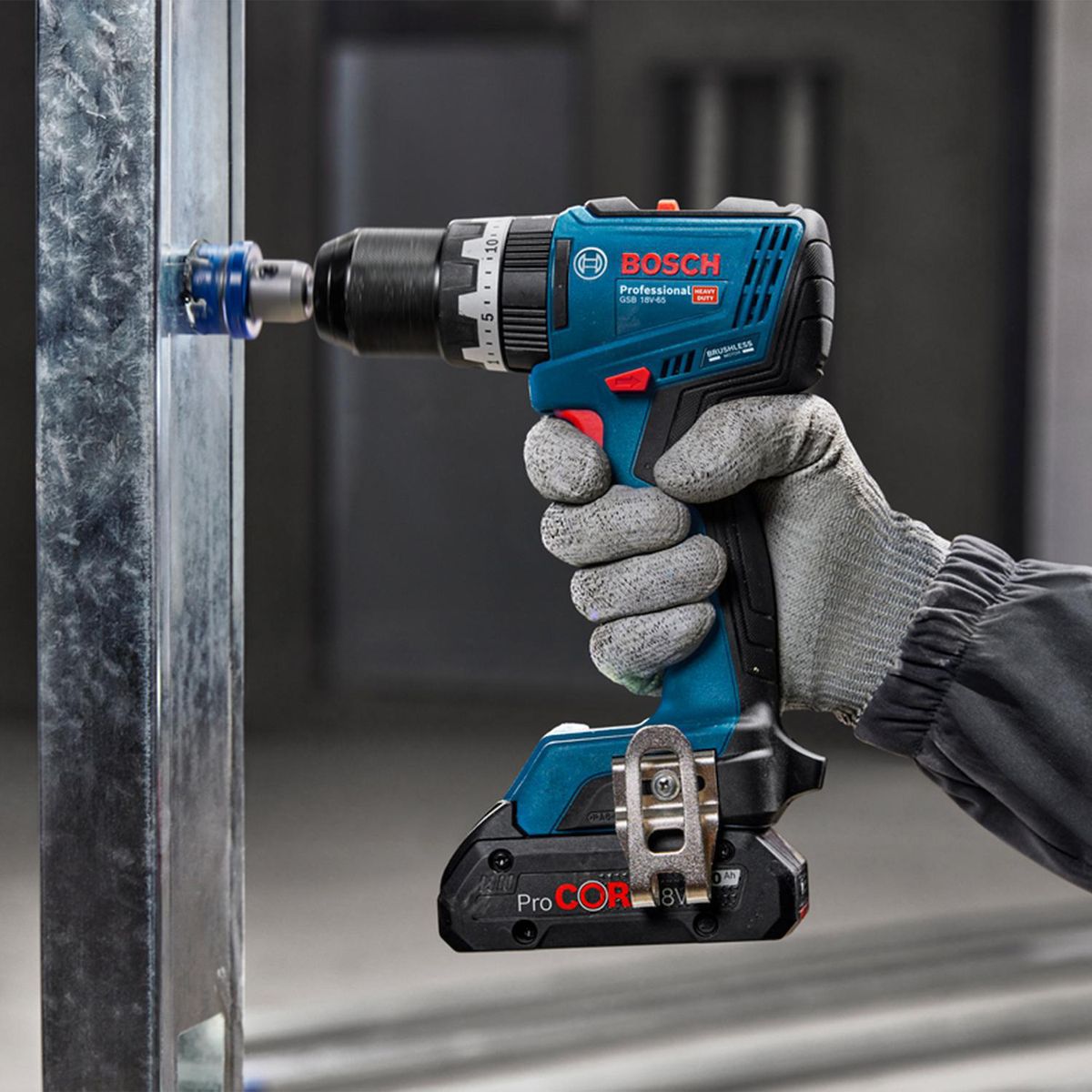 BOSCH - Kit Taladro percutor 18V+ Llave impacto 18V +2 Baterias 2AH+cargador