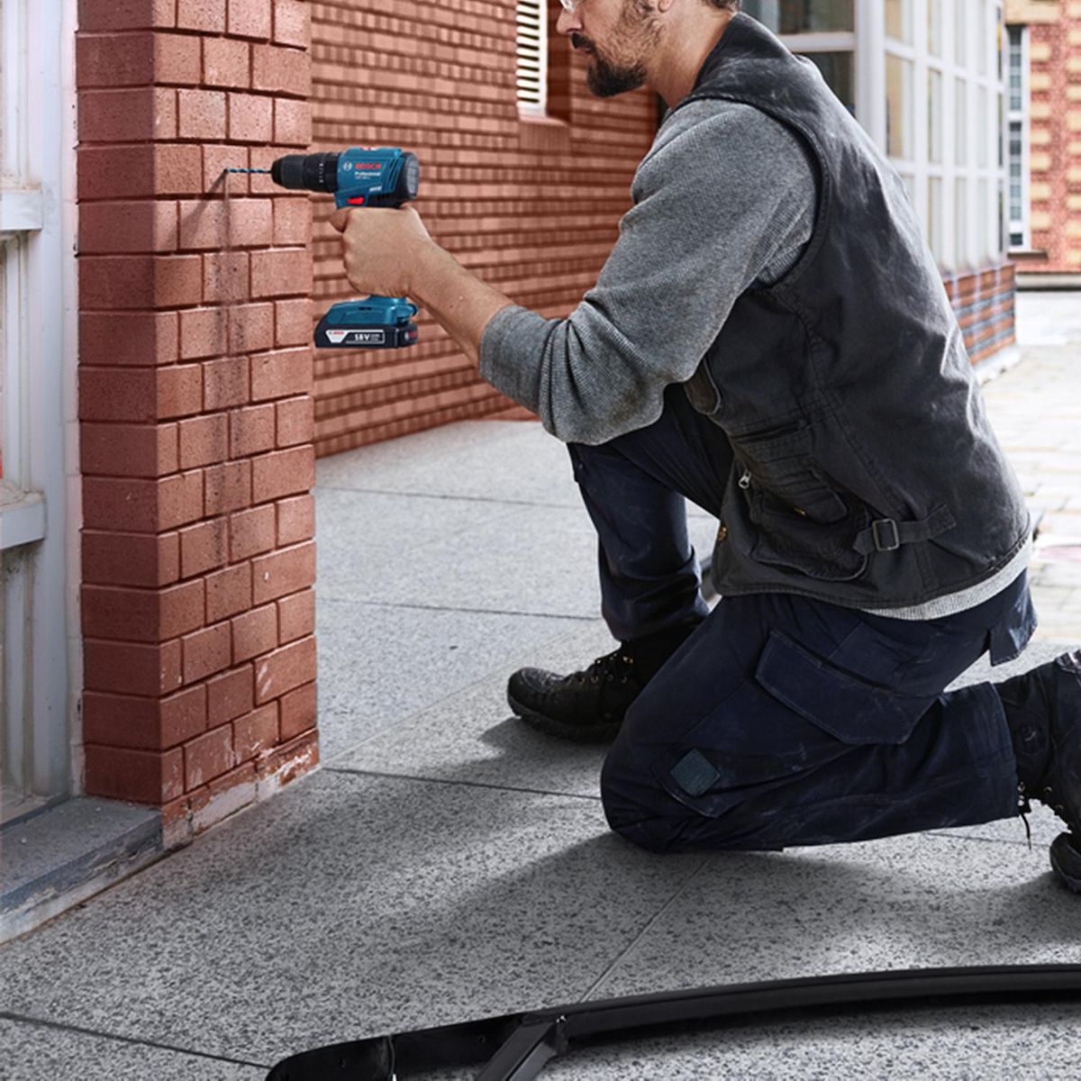 BOSCH - Taladro + Esmeril 13 mm 18 V 220 V