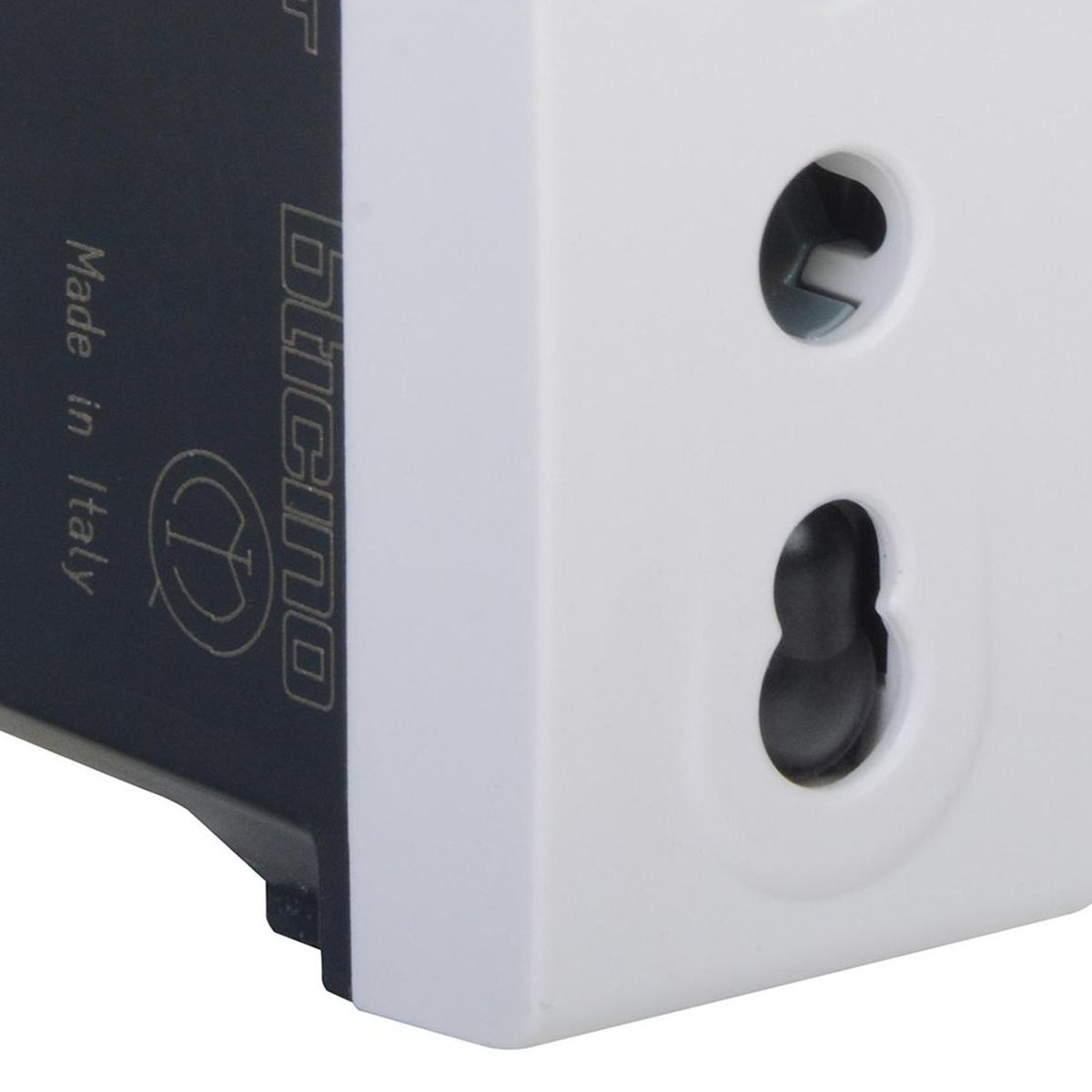 BTICINO - Tomacorriente 16 A Blanco