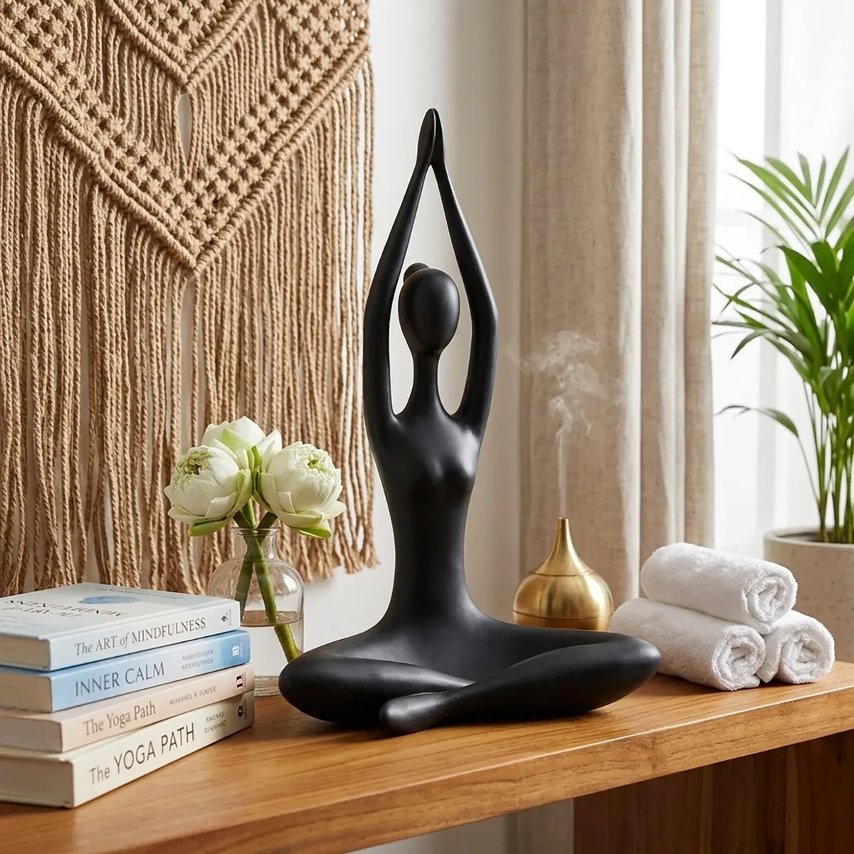 Figura Yoga Manos Negro 33.5x22.3 cm, marca JUST HOME COLLECTION - Foto Principal