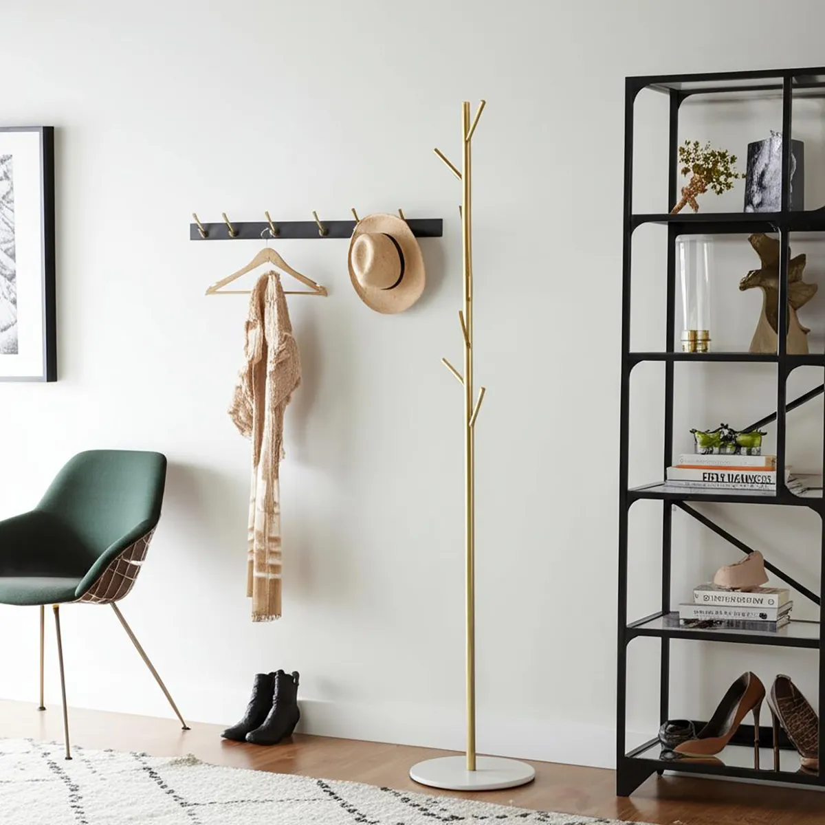 JUST HOME COLLECTION - Perchero con Base marmol Metal Dorado, Blanco