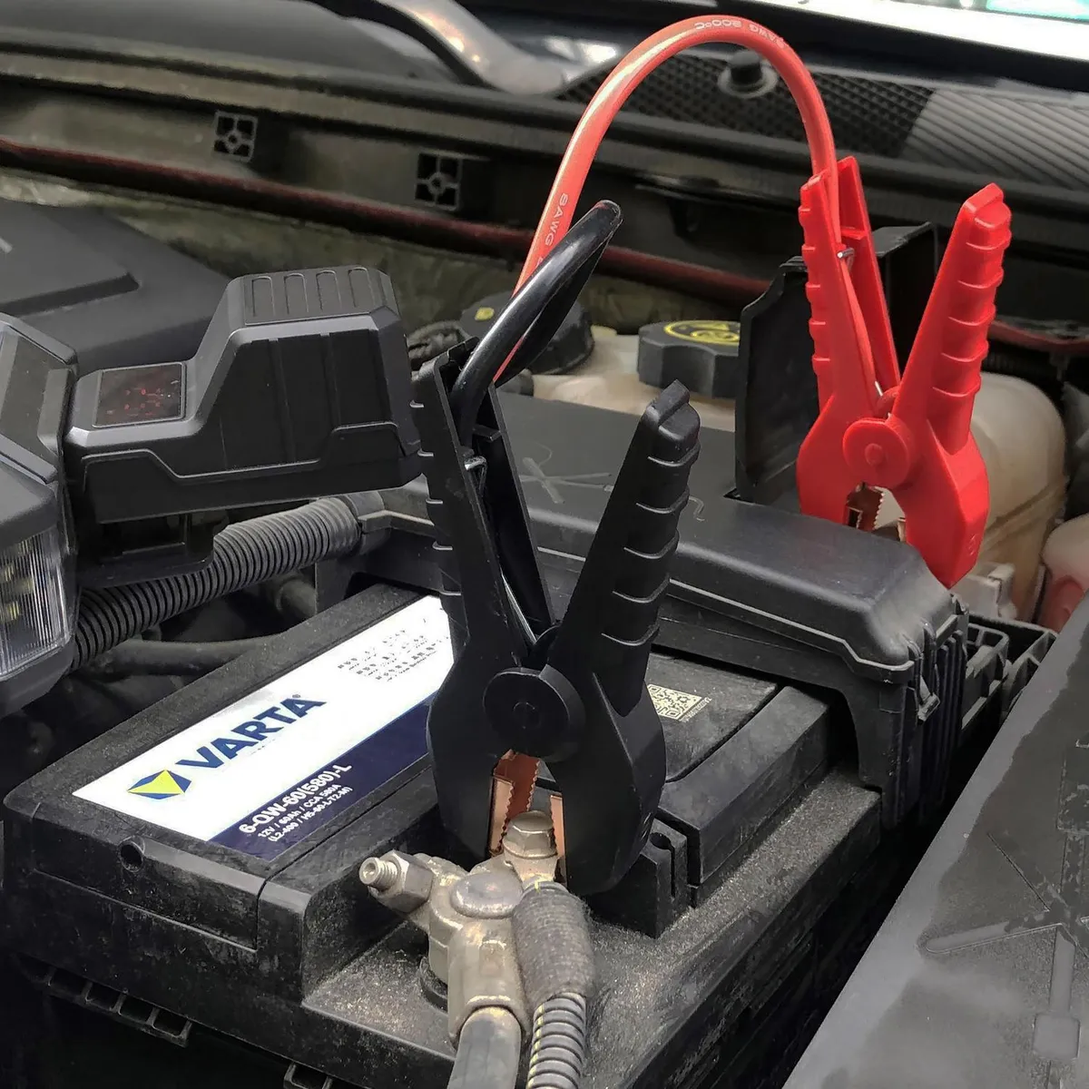 AUTOSTYLE - Partidor de Batería para Auto 16.000 Mah