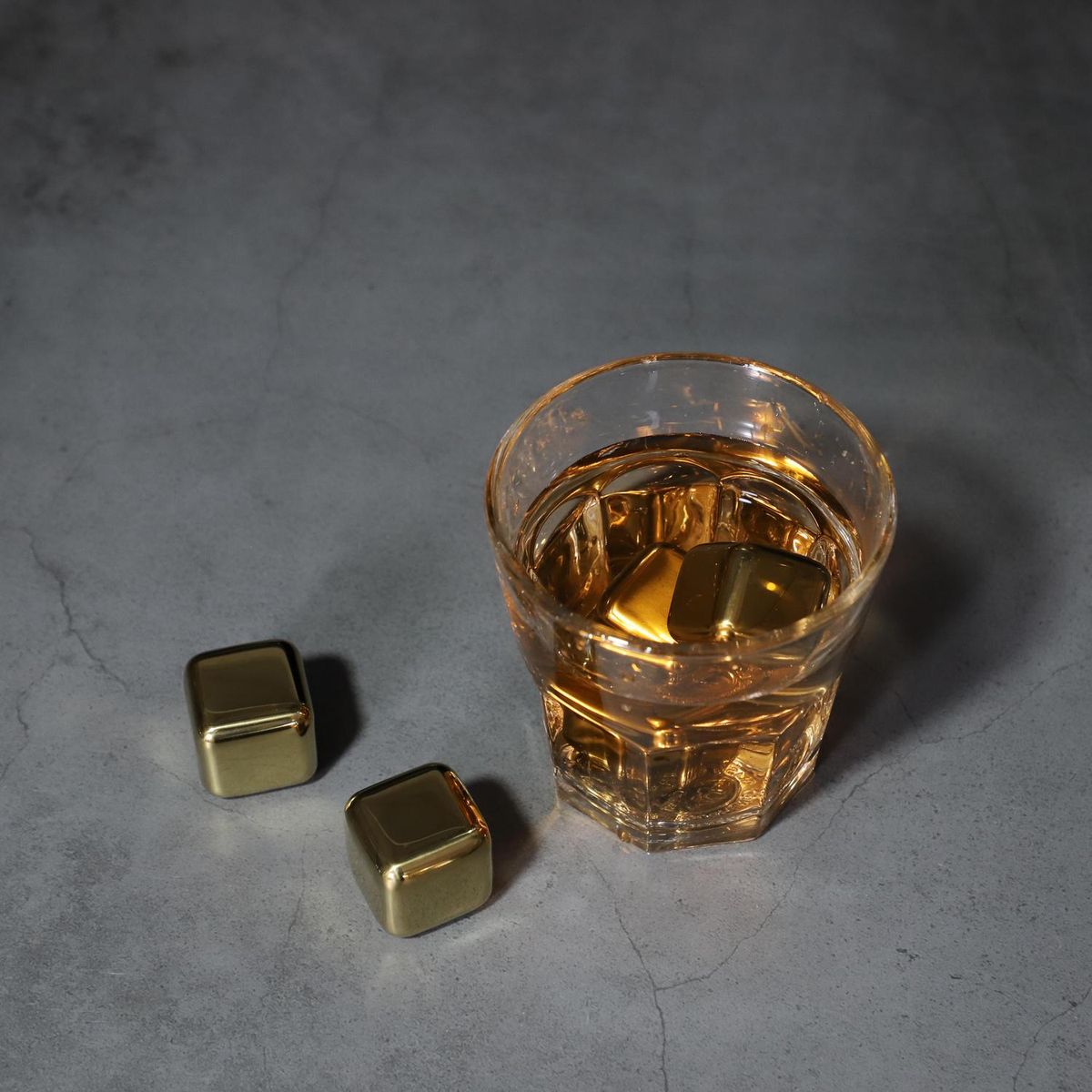 JUST HOME COLLECTION - Juego 4 cubitos de hielo dorado