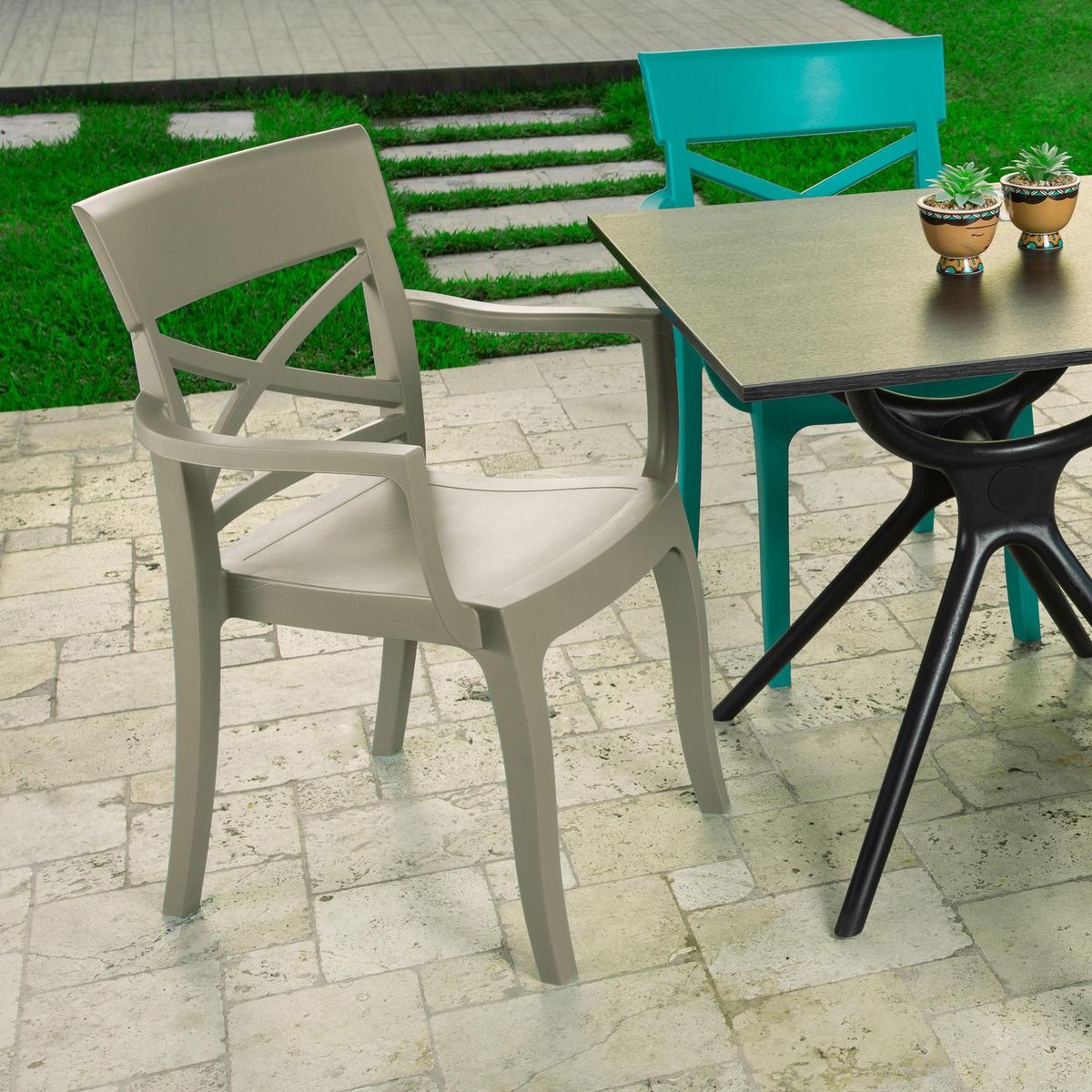 JUST HOME COLLECTION - Silla terraza resina c/brazos beige