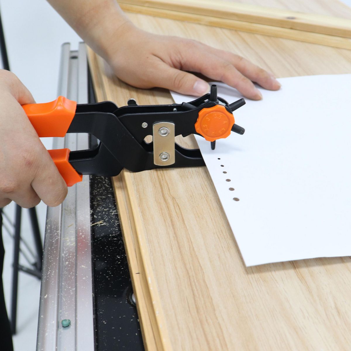 BAUKER - Perforadora para cuero 240 mm