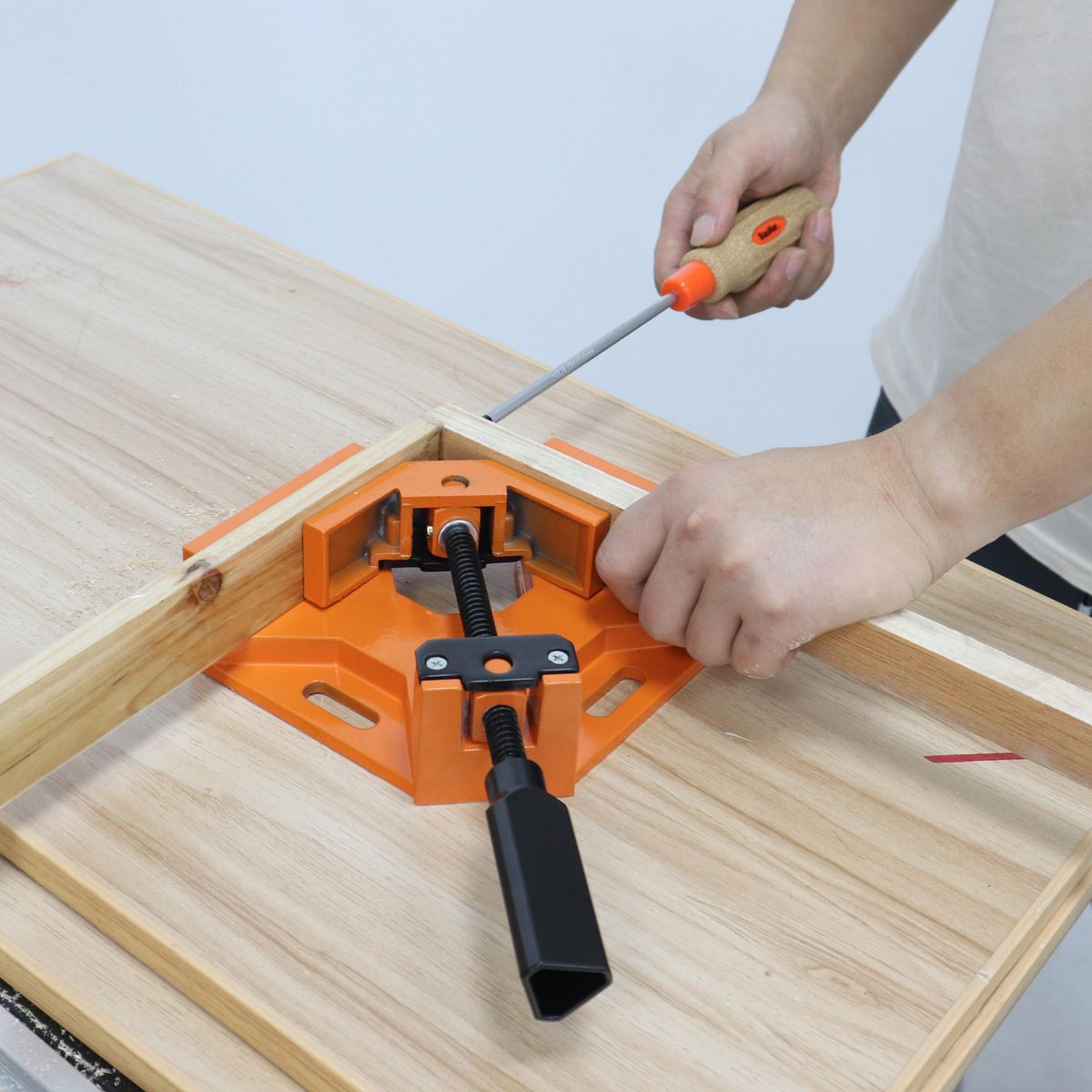 BAUKER - Prensa para esquina 90º aluminio