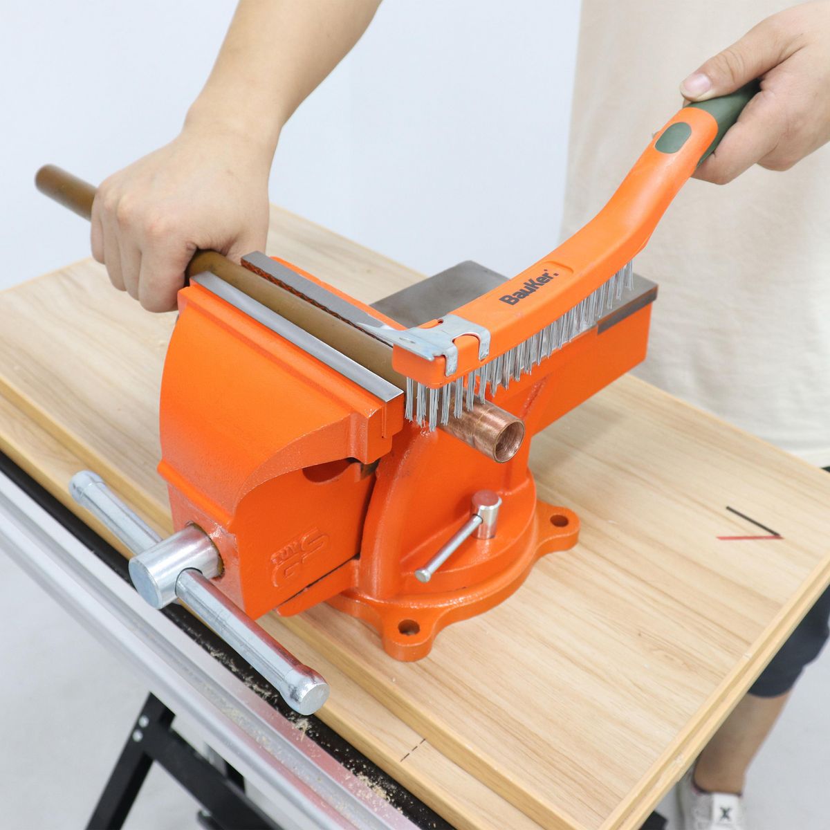 BAUKER - Tornillo de banco 6" acero