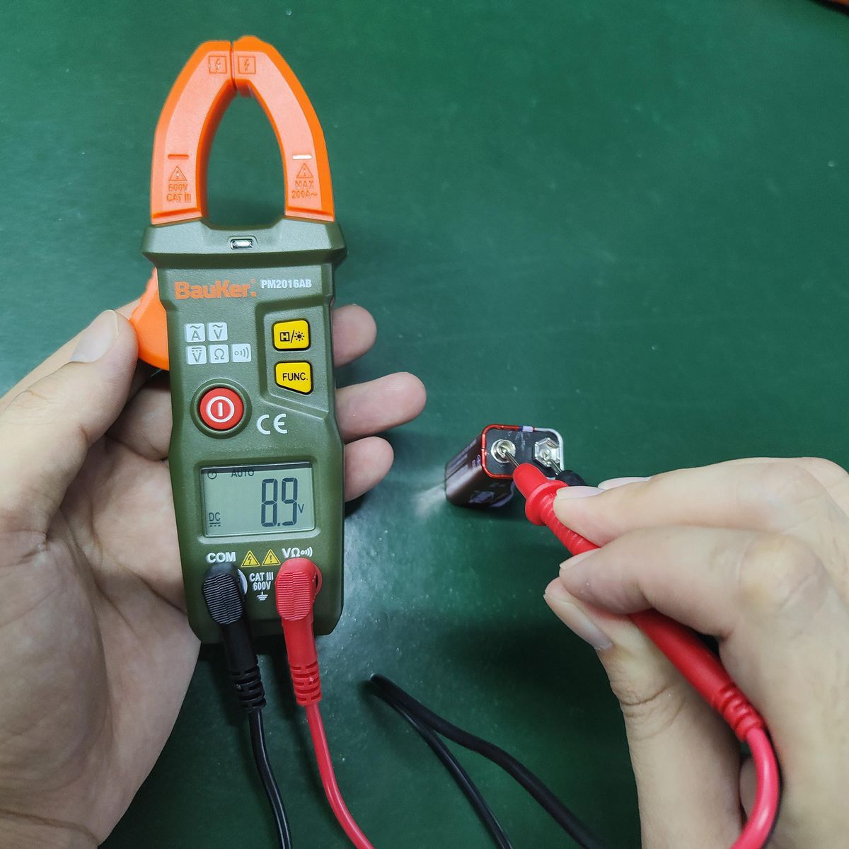 BAUKER - Multimetro de pinza