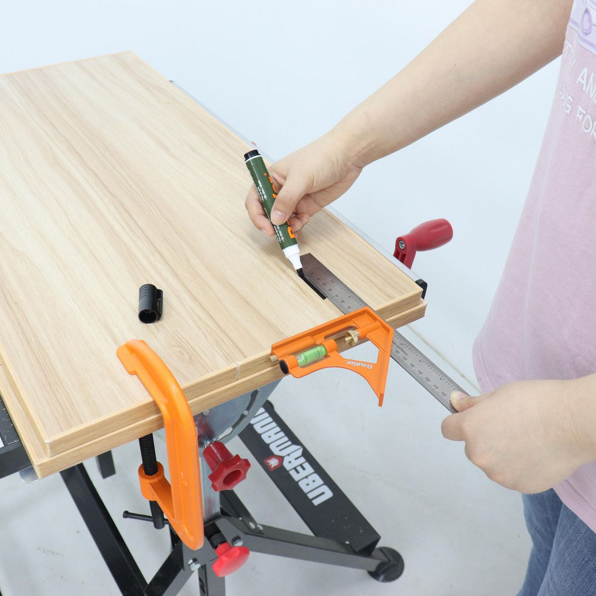 BAUKER - Angulo con nivel 12 PG 300mm