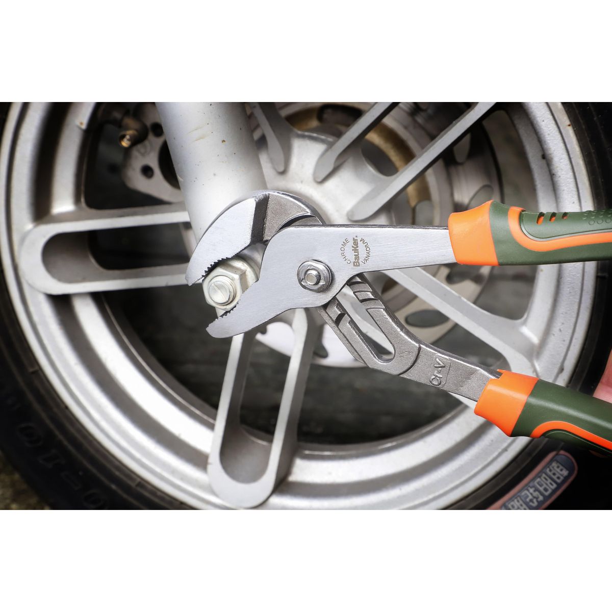 BAUKER - Alicate pico de loro 10" acero