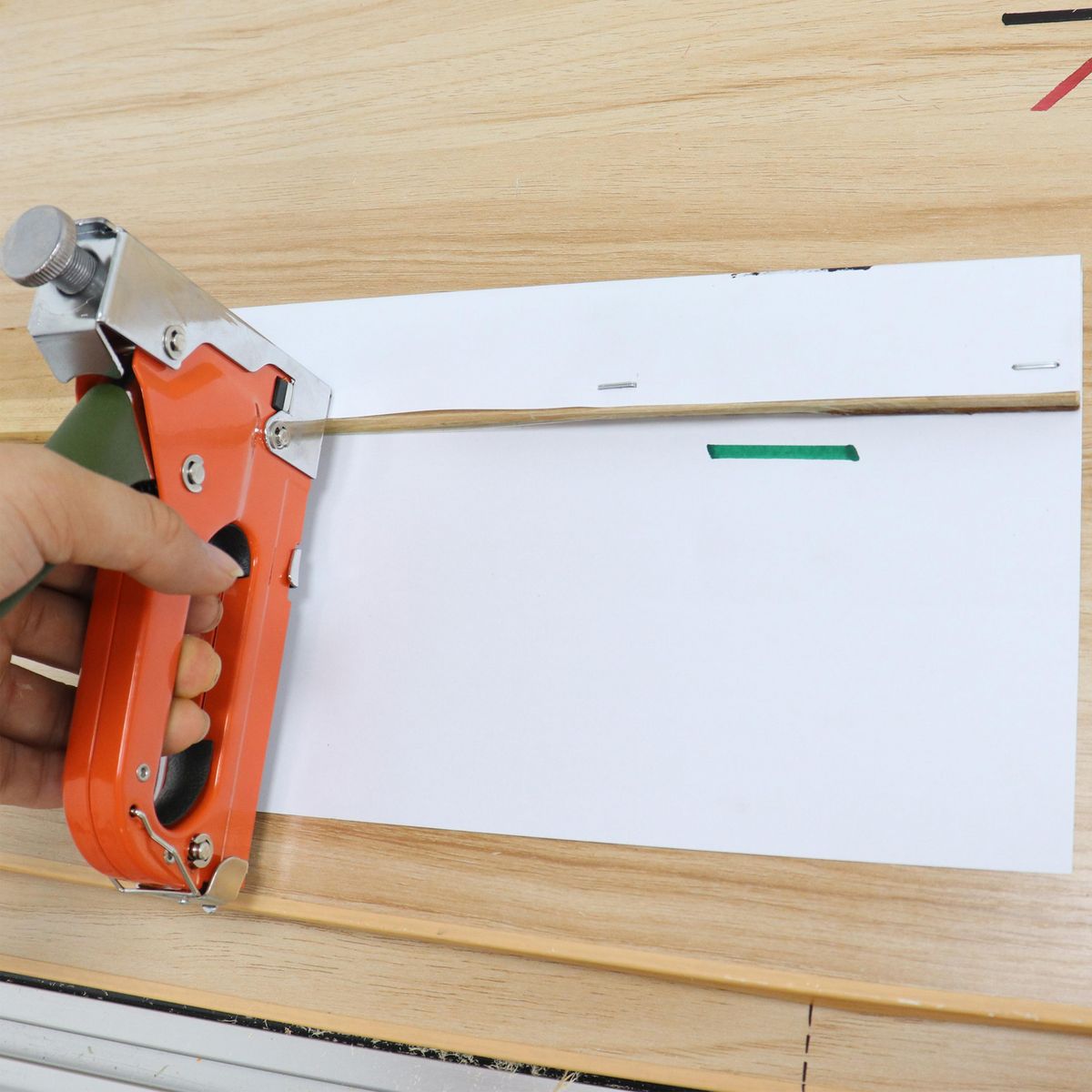 BAUKER - Engrapadora Trabajo Pesado