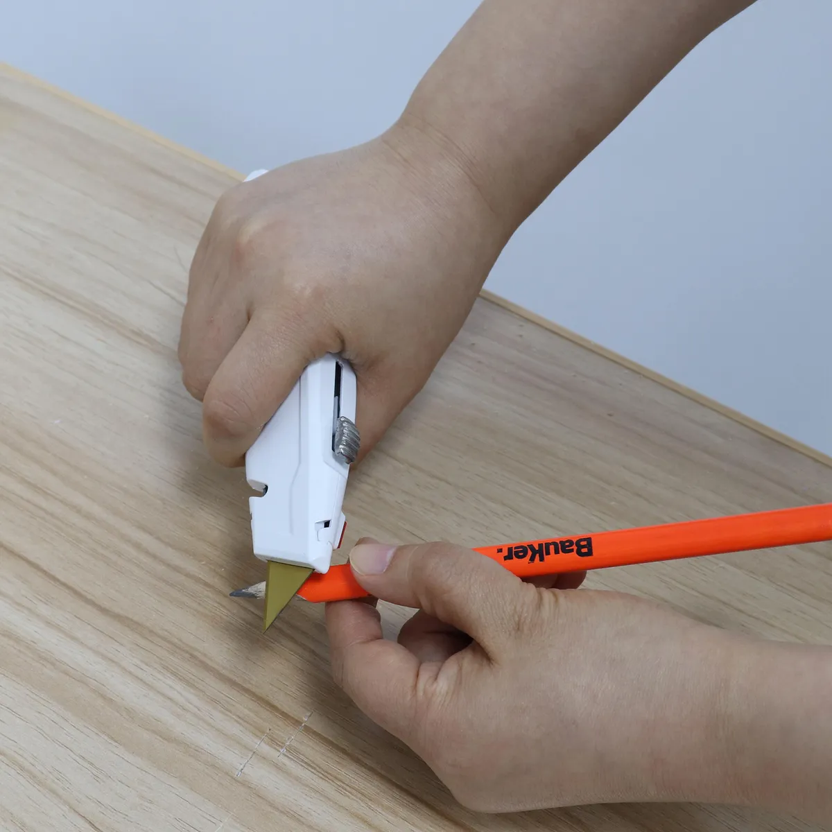 UBERMANN - Cuchillo Cartonero Retractil Multiuso