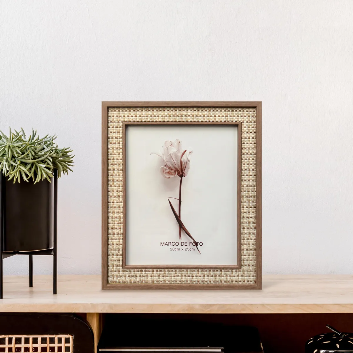 JUST HOME COLLECTION - Marco de Foto Mad Text 20x25 cm Café Plástico