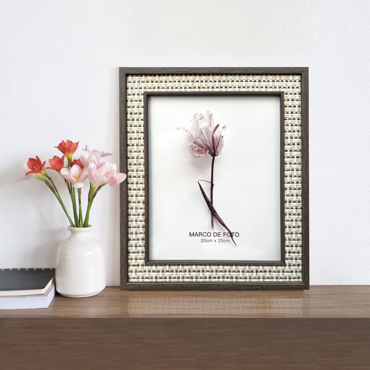 JUST HOME COLLECTION - Marco de Foto Mad Text 20x25 cm Café oscuro Plástico