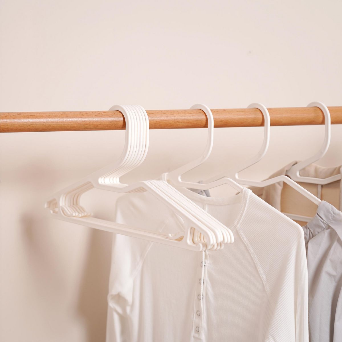 CASA BONITA - Set 10 colgadores de ropa blanco