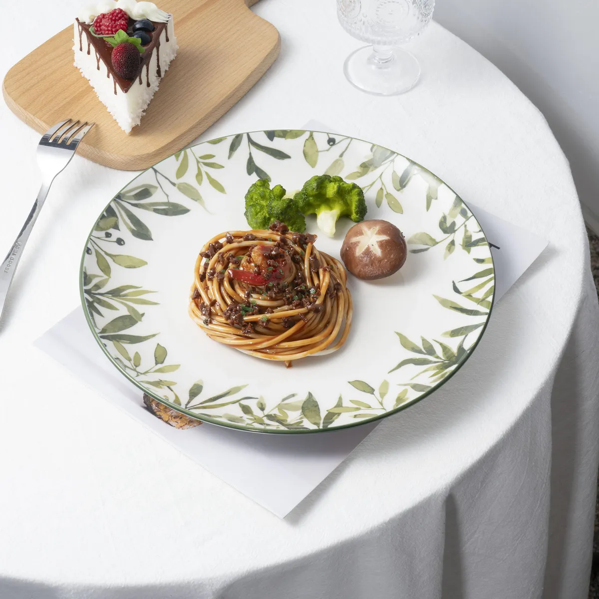 JUST HOME COLLECTION - Plato 26.5 cm Porcelana Bosque Blanco