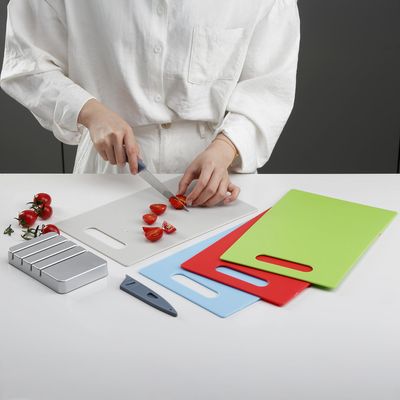 Imagen 2 del producto Set 4 Tablas de Cortar de Plástico 18.3x28 cm Azul/verde/gris/rojo