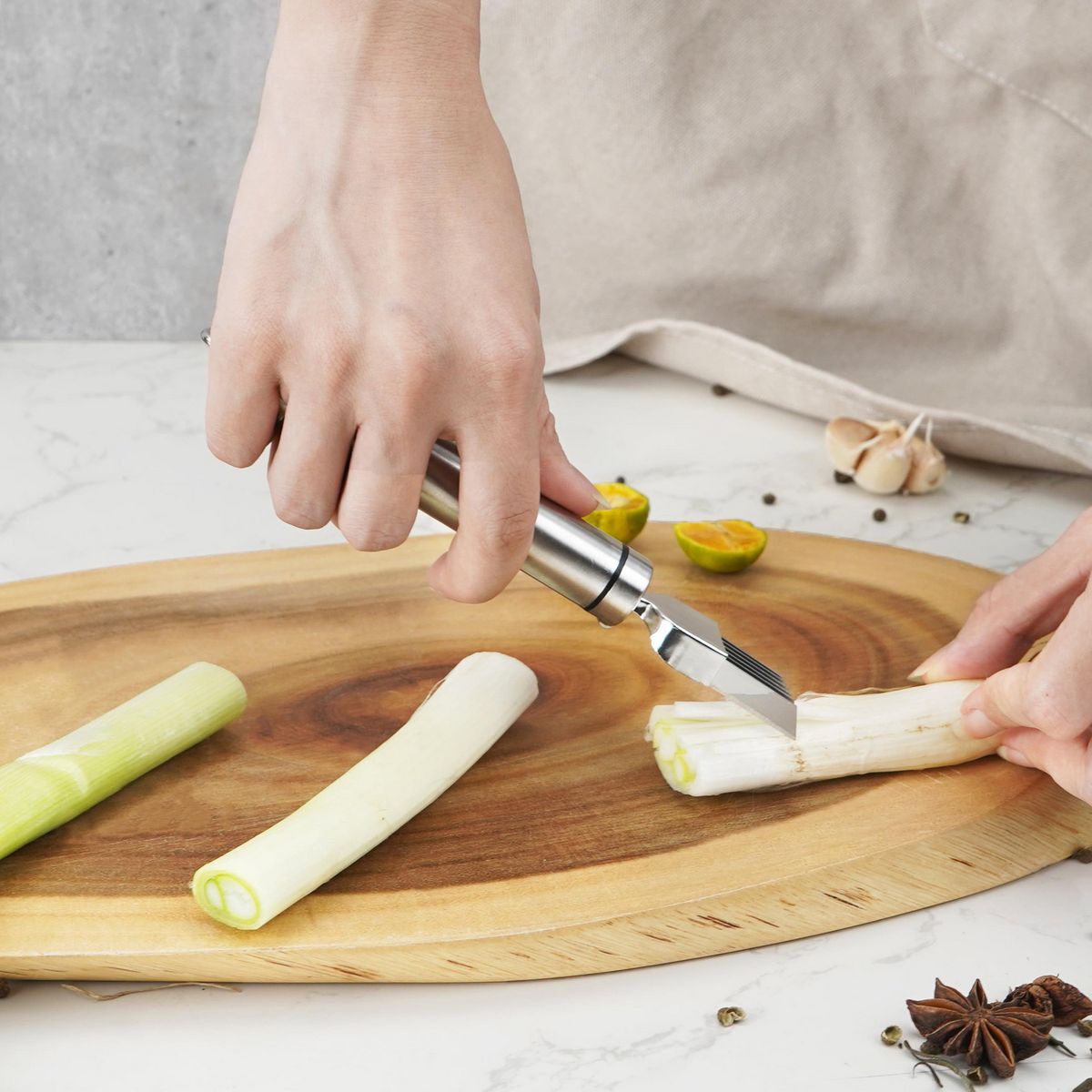 JUST HOME COLLECTION - Cortador de Cebollín Acero Inoxidable