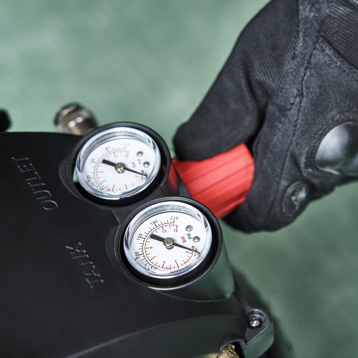 UBERMANN - Compresor de Aire Portátil 360 W 11 Litros + Accesorios