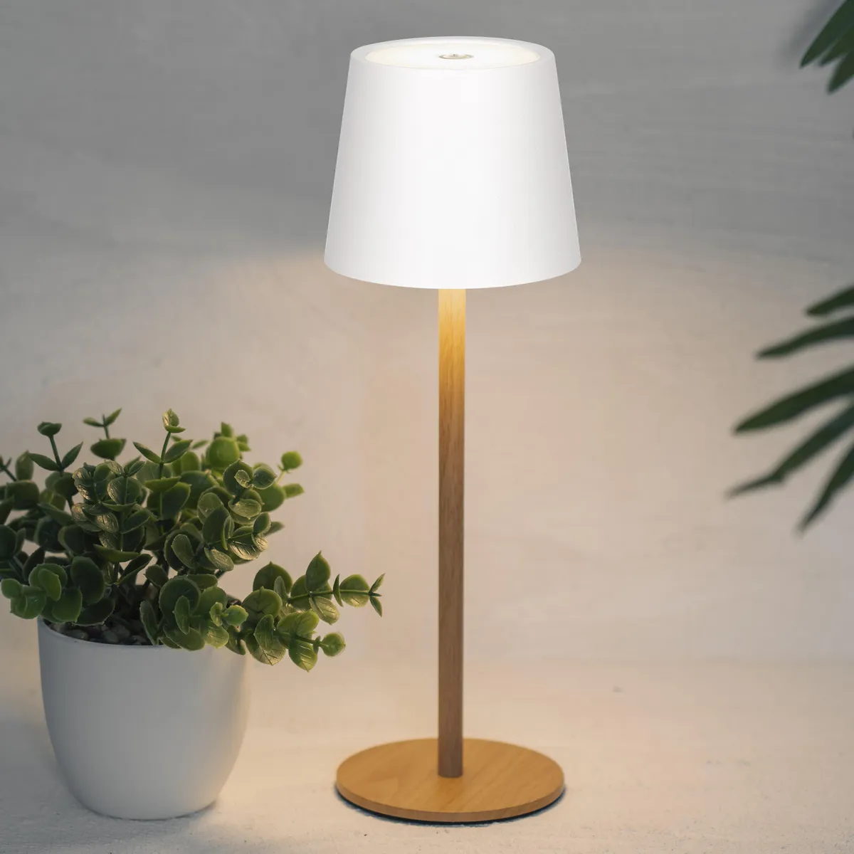 JUST HOME COLLECTION - Lampara de mesa Tina Café 9x27.5 cm