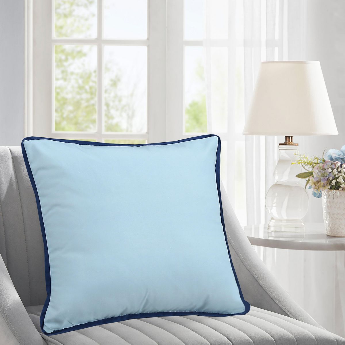 JUST HOME COLLECTION - Cojín Decorativo Celeste Borde Azul 45x45 cm
