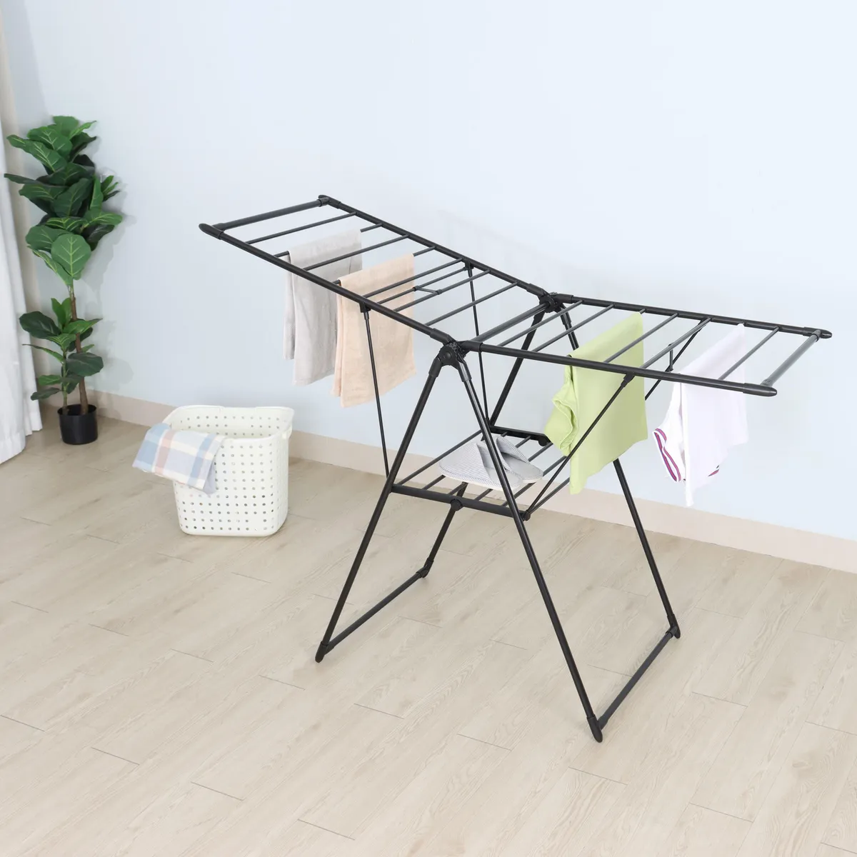 KLEINE WOLKE - Tendedero con Bandeja Plegable Acero 157x62x97 cm Negro