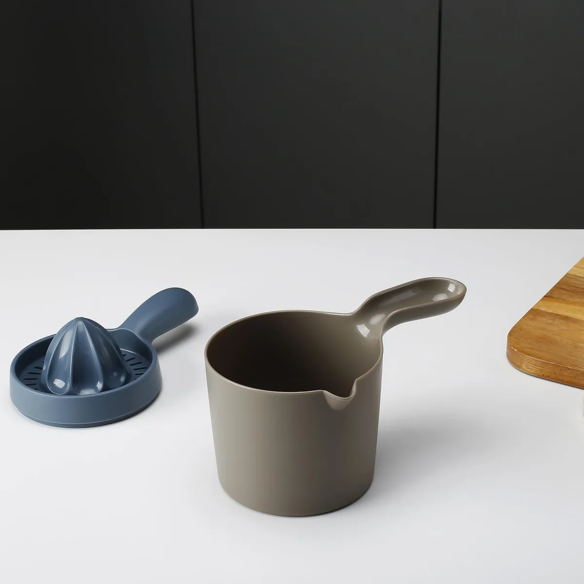 JUST HOME COLLECTION - Exprimidor de citrico con jarra