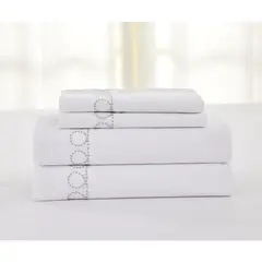 JUST HOME COLLECTION - Sabana Bordada Queen 200 Hilos Blanco