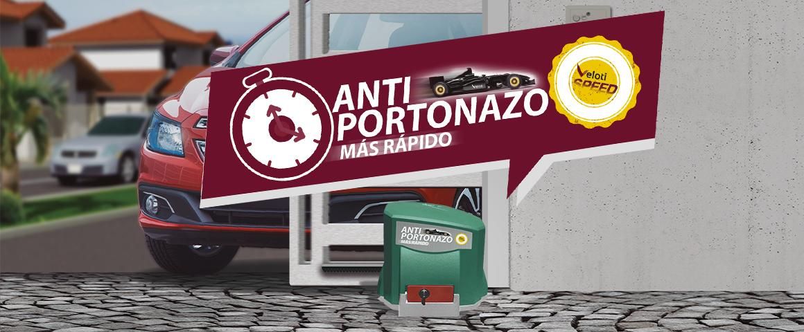 Kit portón Veloti 700 speed en la salida de de vehículo de un barrio residencial.