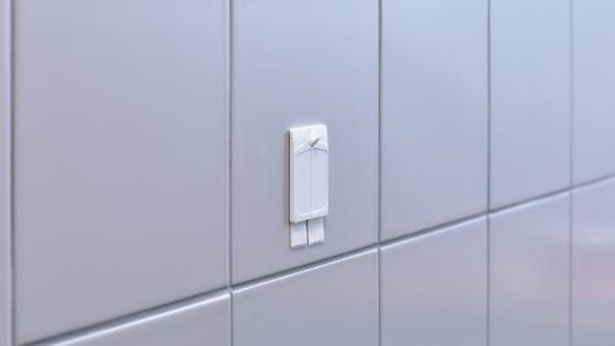 Clavo aclavo adhesivo;clavo adhesivo para azulejos;soportes adhesivos;soportes adhesivos 4 kg;colgar cuadros sin agujeros;colgar cuadros en la pared;colgar cuadros sin dañar la pared;colgar adornos sin taladro;ganchos sin clavos;sin clavos;sistema para colgar cuadros;colgar cuadros sin clavos;cuadros sin clavosdhesivo tesa® para azulejos y metal 4 kg, 2 piezas