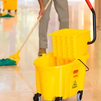 Balde escurridor con palanca Wavebrake® 26 Litros Amarillo Rubbermaid Commercial