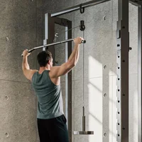 Equipo de entrenamiento compacto para rutinas de fuerza y acondicionamiento