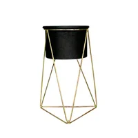 Base Con Patas Para Matera Metal Piramidal Oro 31X60X40Cm + Matera Negro